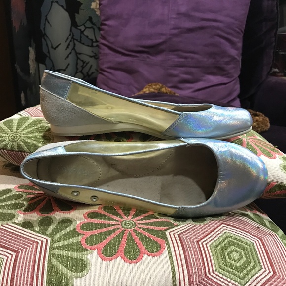 Calvin Klein blue hologram suede and plastic flats 5.5 - Picture 5 of 6